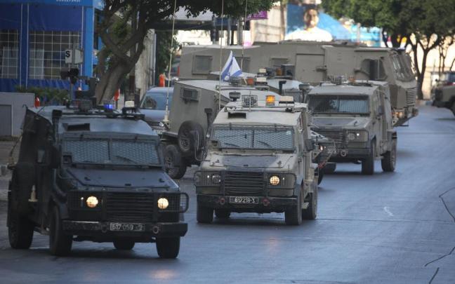 Imagen de archivo de varios vehículos del Ejército de Israel en Cisjordania.