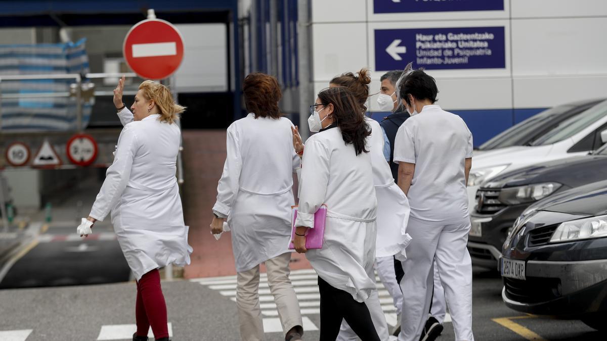 El déficit de facultativos en los centros de salud, fundamentalmente médicos de familia y pediatras, está pasando también factura a las Urgencias hospitalarias. Foto. Efe