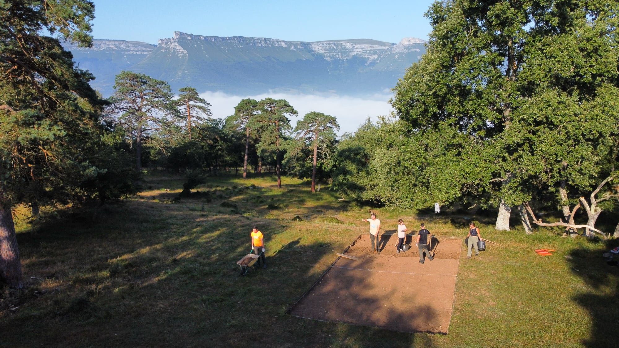 Grupo de arqueólogos trabajando en el yacimiento del Babio esta campaña