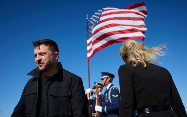 El presidente de Ucrania, Volodimir Zelenski, llega a Ucrania