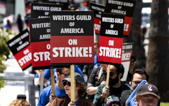 Imagen de una protesta del colectivo de guionistas estadounidenses.
