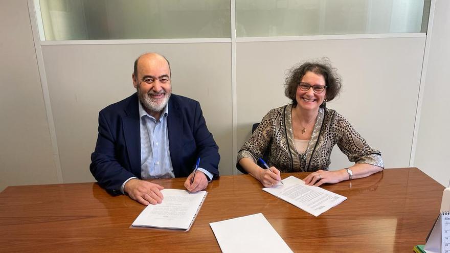 El director general de Aspace Navarra, Rafa Olleta, e Inés Francés, directora gerente de ANADP, en la firma.