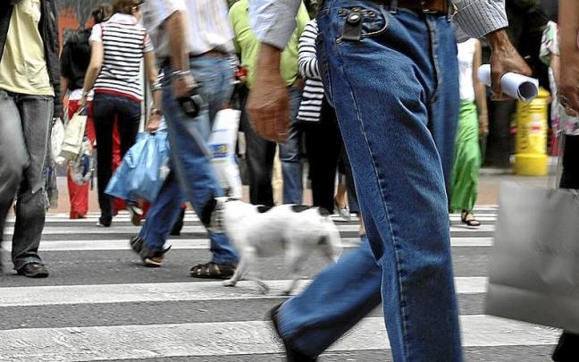 Casi un millón de personas que viven en la CAV están casadas o con una unión registrada.