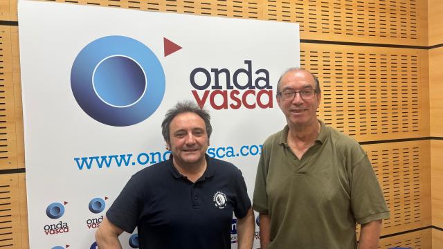 Xabi Aja en los estudios de Onda Vasca Xabi Aja en los estudios de Onda Vasca