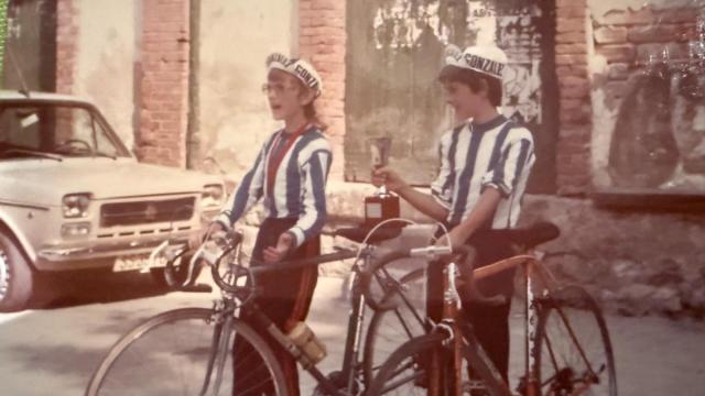 Los hermanos Iban y Xabier Madina, con sus camisetas de la Real, en Brinkola.