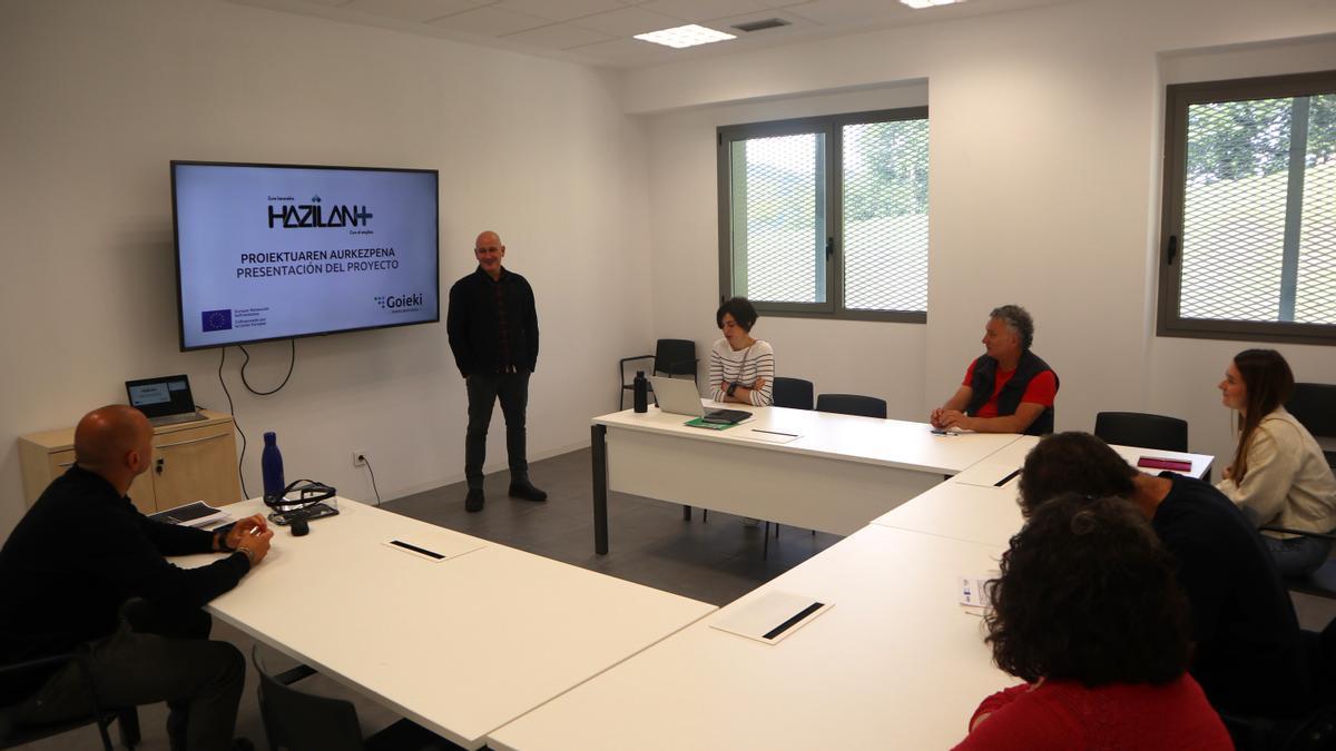 Presentación del Programa Hazilan+ en Goieki.