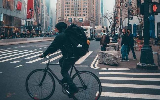 Los ciclistas deben respetar el Reglamento general de Circulación Los ciclistas deben respetar el Reglamento general de Circulación