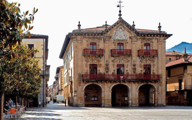 Fachada principal del edificio consistorial de Oñati. / A.D. Fachada principal del edificio consistorial de Oñati.