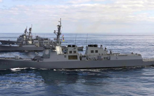 En la imagen, los buques participantes en las maniobras conjuntas de Japón, EE.UU. y Corea del Sur.