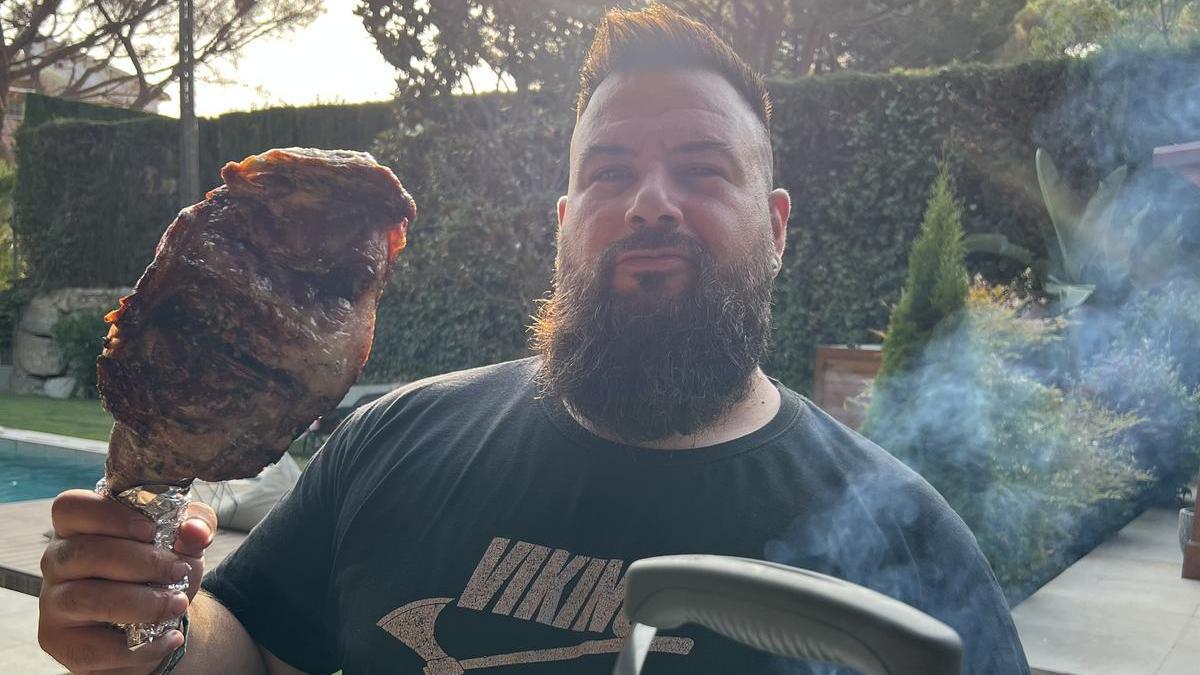 La comida, y sobre todo si se prepara al aire libre, es uno de los mayores placeres de Bosco Castro.