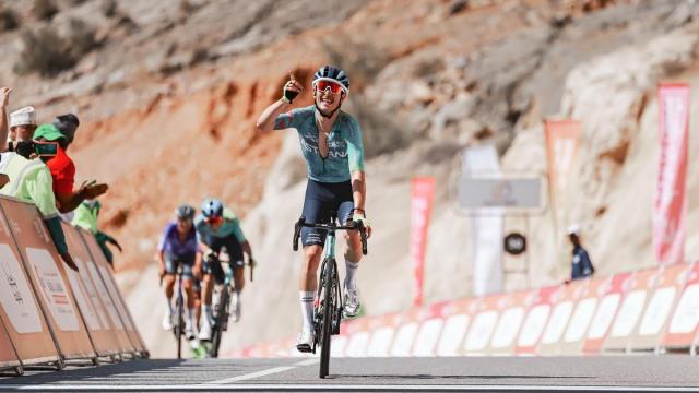 Scaroni festeja la victoria en Green Mountain.