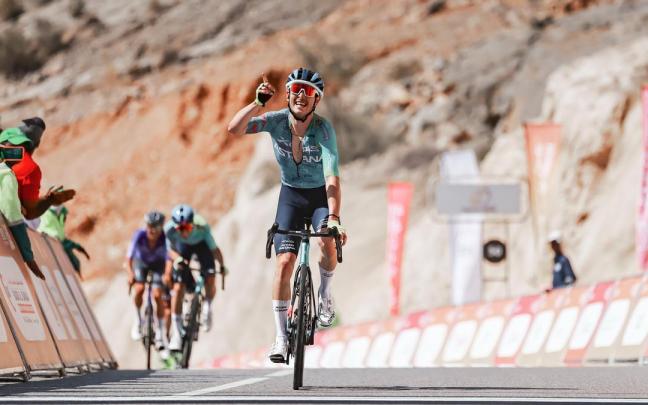 Scaroni festeja la victoria en Green Mountain.