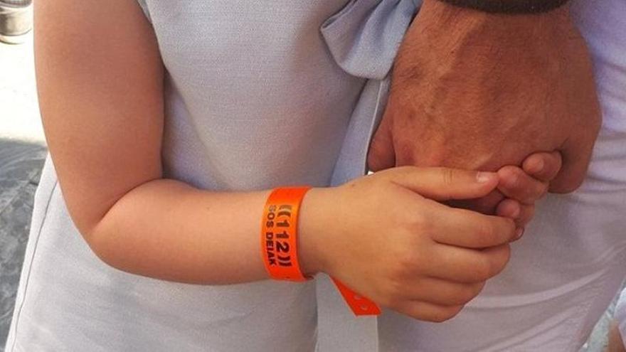 Las pulseras incorporan el anagrama del 112 y son especialmente útiles en concentraciones y grandes eventos.