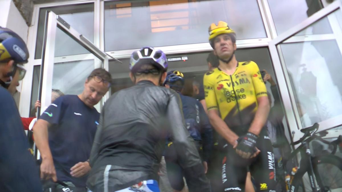 Los ciclistas se refugiaron en un establecimiento hotelero de la zona.