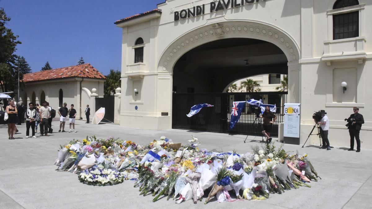 Ofrenda floral junto a la playa de Bondi tras el atentado