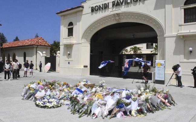 Ofrenda floral junto a la playa de Bondi tras el atentado