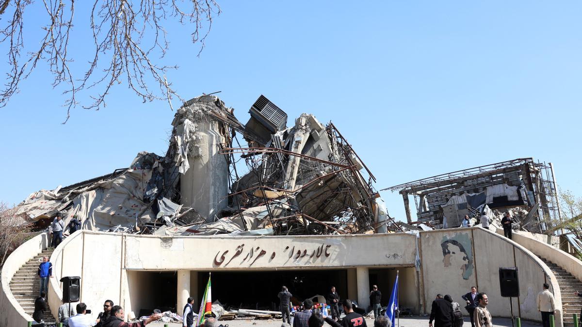 Edificio atacado en Teherán