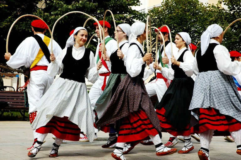 Oinkari Basque Dancers.