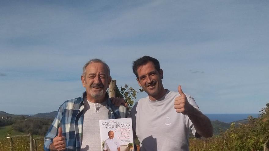 Karlos Arguiñano posa con su hijo Joseba.