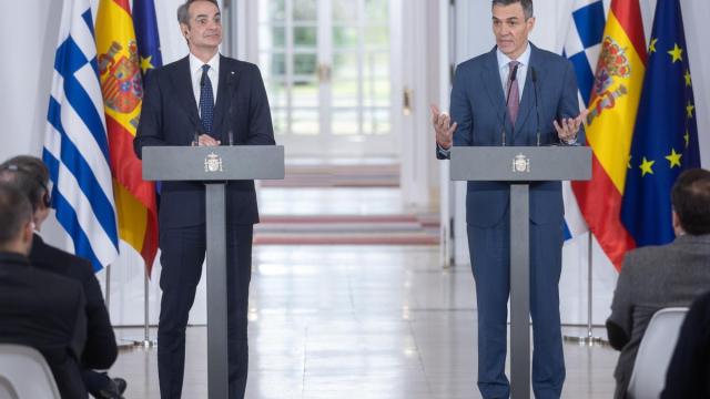 El presidente del Gobierno, Pedro Sánchez, recibe al primer ministro de Grecia, Kyriákos Mitsotákis.