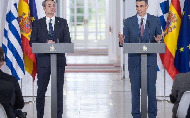 El presidente del Gobierno, Pedro Sánchez, recibe al primer ministro de Grecia, Kyriákos Mitsotákis.