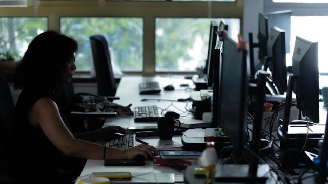 Una persona en una oficina