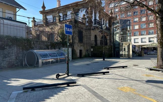 Parada de taxi junto a la estación de tren de Laudio