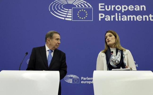 Edmundo González Urrutia junto a la presidenta de la Eurocámara, Roberta Metsola. / EFE Edmundo González Urrutia junto a la presidenta de la Eurocámara, Roberta Metsola.