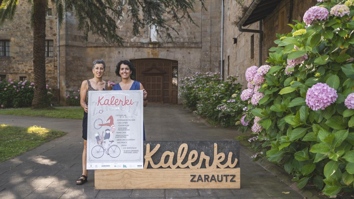 Irune Urbieta, concejala de Cultura, y Nagore Irastorza, responsable del departamento de Cultura.