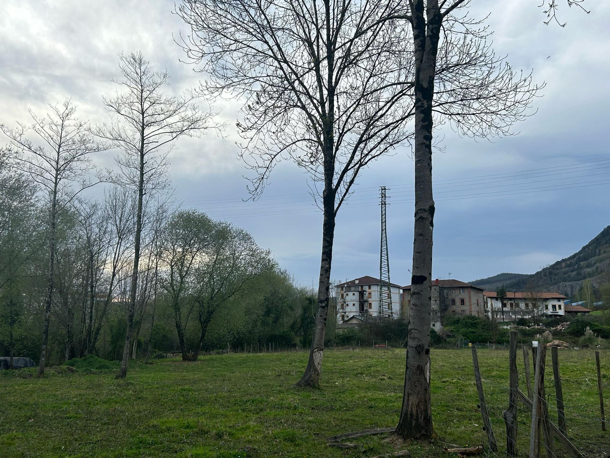 Terrenos adquiridos ya por el Ayuntamiento de Lemoa para crear un parque de ribera