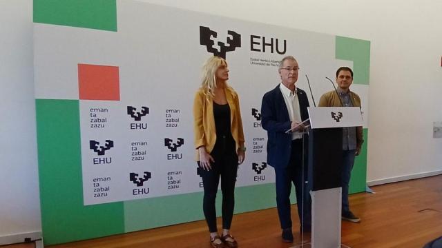 El rector de la EHU, Joxerramon Bengoetxea, durante su comparecencia.