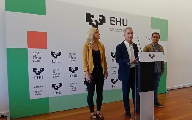 El rector de la EHU, Joxerramon Bengoetxea, durante su comparecencia.