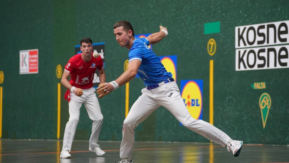 En imágenes: Julen Egiguren ganan a Xabier Rekalde en el Manomanista Serie B en el Ogueta de Gasteiz.