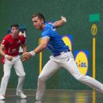 En imágenes: Julen Egiguren ganan a Xabier Rekalde en el Manomanista Serie B en el Ogueta de Gasteiz.