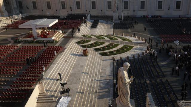 Los fieles empiezan a llenar plaza de San Pedro para misa de inicio de pontificado de León XIV Los fieles empiezan a llenar plaza de San Pedro para misa de inicio de pontificado de León XIV