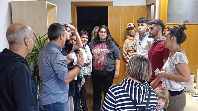 Una decena de vecinos ya disfrutaron el año pasado la experiencia de vivir la jornada del txupinazo de Galdakao en el Consistorio