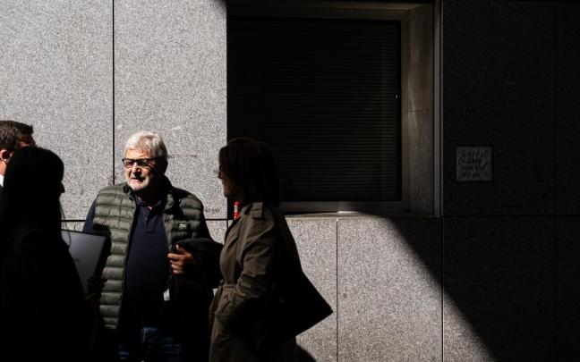 Laureano Oubiña sale de una vista oral de la Audiencia Provincial de Oviedo.