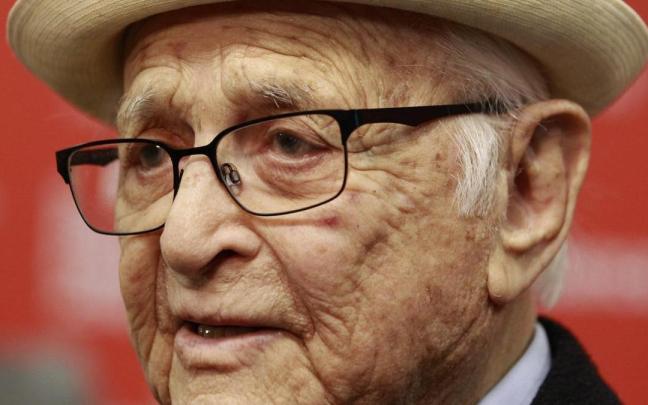 El escritor y productor de televisión Norman Lear ha fallecido a los 101 años. El escritor y productor de televisión Norman Lear ha fallecido a los 101 años.