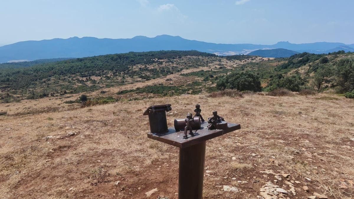 En Txintxularri con la sierra de Codes al fondo
