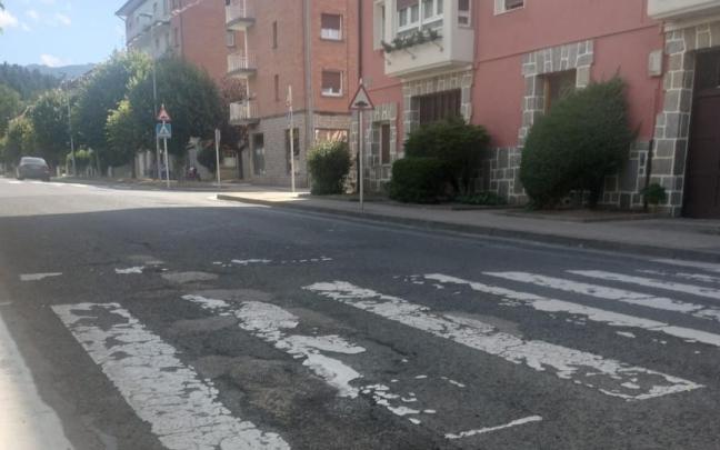 Imagen de Araba ibilbidea, cuyo firme está deteriorado.