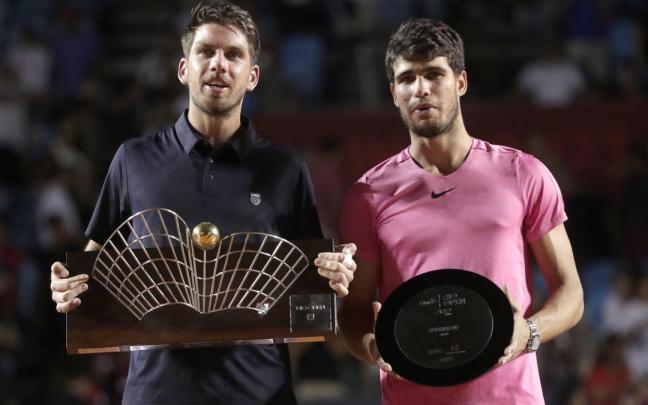 Alcaraz (d), junto a Cameron Norrie, ganador de la final de Río de Janeiro. Alcaraz (d), junto a Cameron Norrie, ganador de la final de Río de Janeiro.