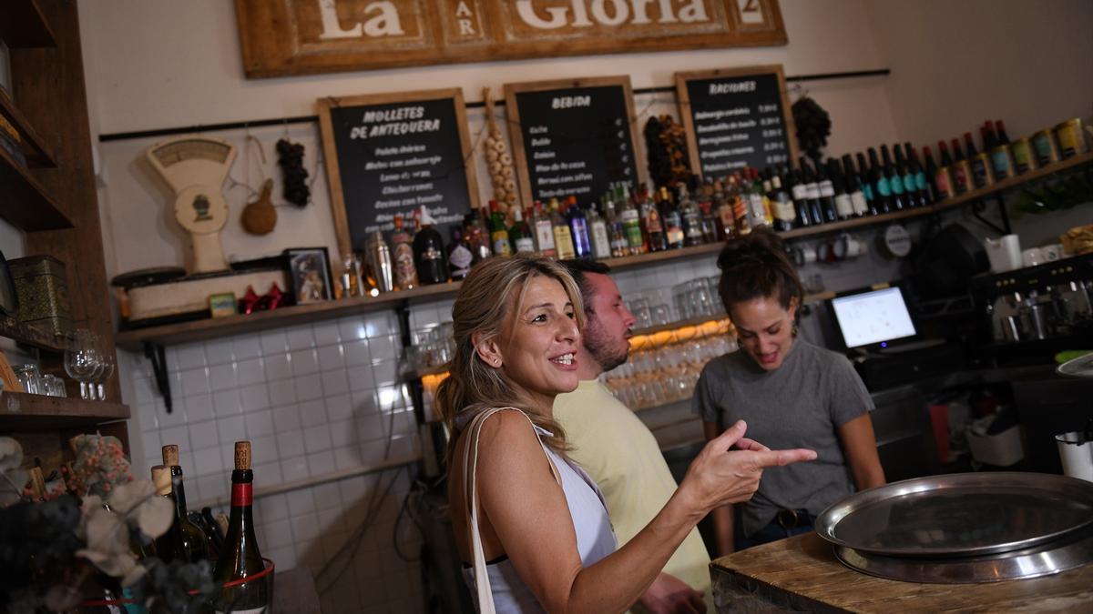 Yolanda Díaz, en un bar.