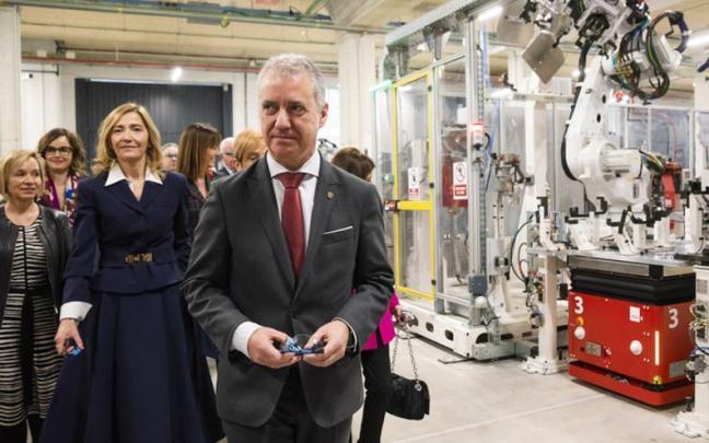 Urkullu durante una visita al nuevo edificio del centro de automoción AIC. Urkullu durante una visita al nuevo edificio del centro de automoción AIC.