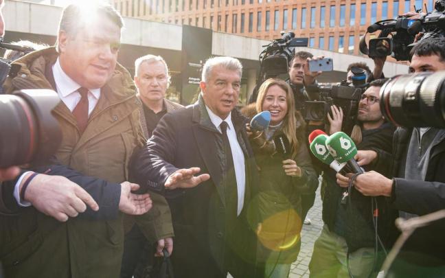 Joan Laporta, presidente del Barcelona, a la salida de los juzgados tras declarar por el ‘caso Negrerira’.