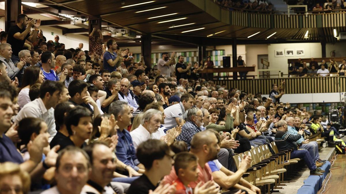 Jokin Altuna supera a Iñaki Artola en el primer partido de la liguilla de cuartos de final del Cuatro y Medio en el Astelena de Eibar (22-11).