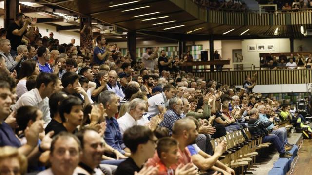 Jokin Altuna supera a Iñaki Artola en el primer partido de la liguilla de cuartos de final del Cuatro y Medio en el Astelena de Eibar (22-11).
