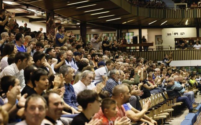 Jokin Altuna supera a Iñaki Artola en el primer partido de la liguilla de cuartos de final del Cuatro y Medio en el Astelena de Eibar (22-11).