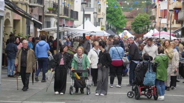 Kale Nagusia de Legazpi, durante las fiestas de Santikutz.