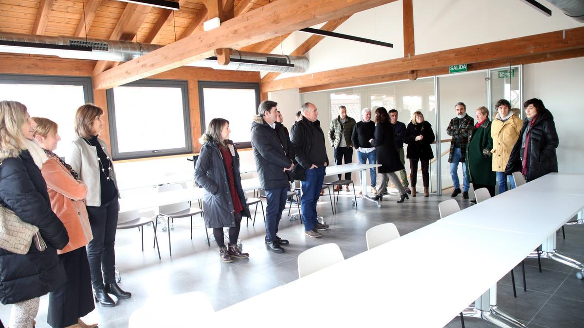 La planta superior dispone de una sala multiusos.