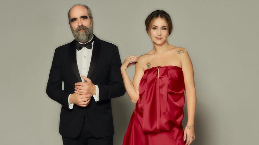 Los presentadores de la 40ª edición de los Premios Goya, Luis Tosar y Rigoberta Bandini.